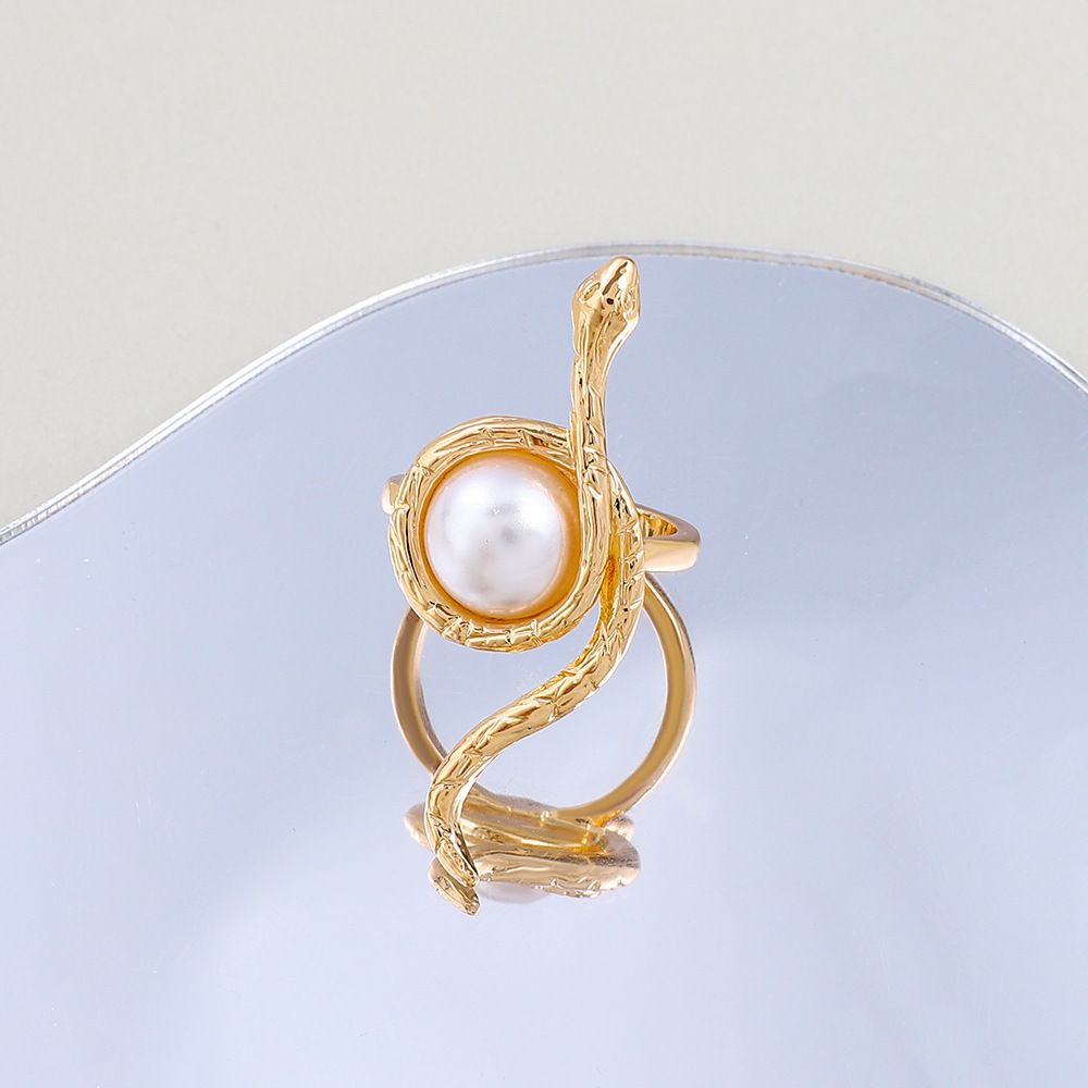 Fashion Minority Snake Wrapped Pearl Ring